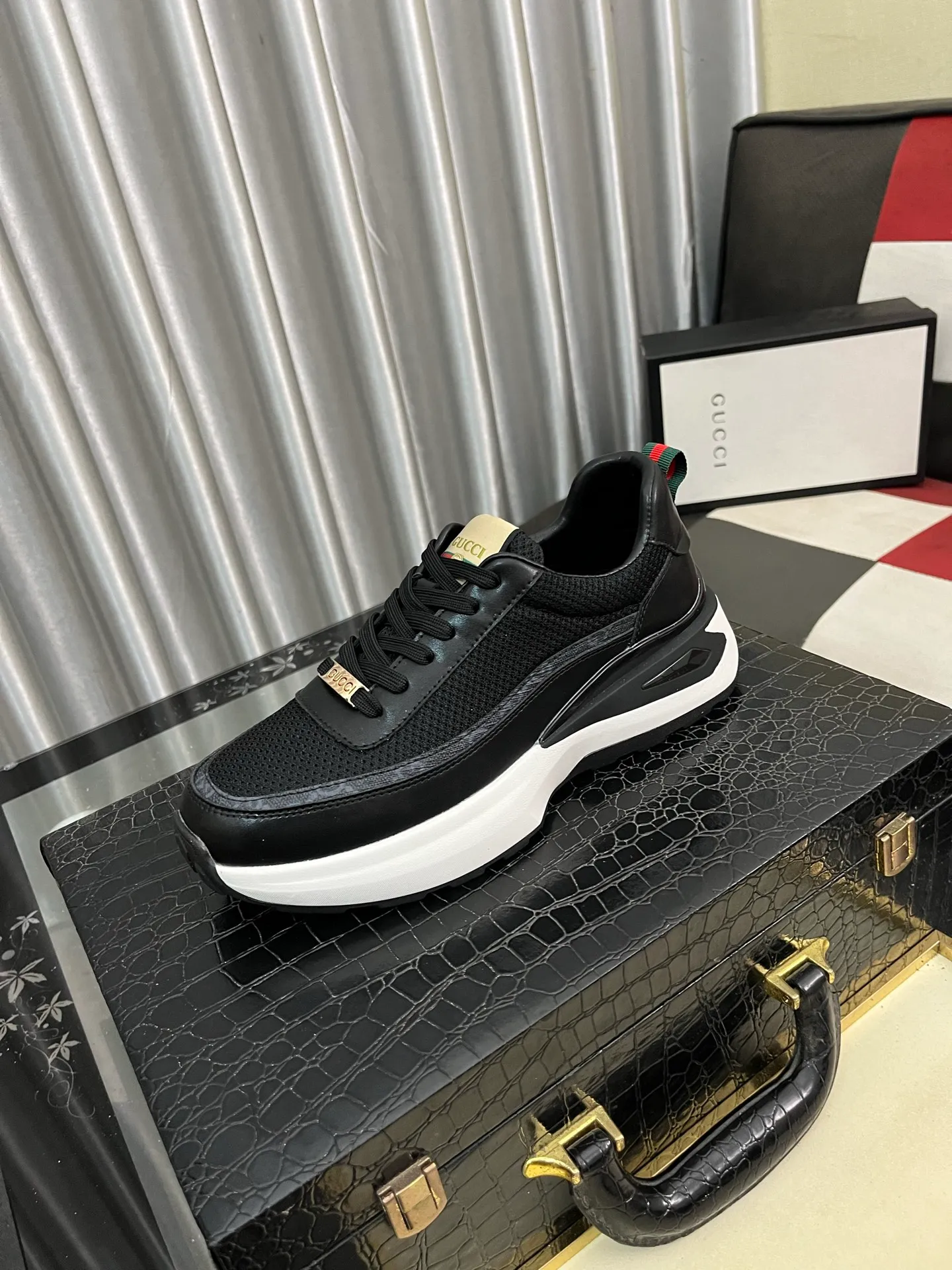 Men's Men's Shoes 💰458 ⌚️⌚️[GUCCI] Gucci men's casual shoes are absolutely popular 🔥The ultimate matching item for trendy men! The charm of super texture is irresistible, the main recommendation, the flower leather color is bright! The upper is made of high-quality brand printed fabric with cowhide, breathable leather lining and wear-resistant rubber sole, noble and elegant! Extremely comfortable🎁🎁You can be as handsome as you want💪 38-443️⃣colors available